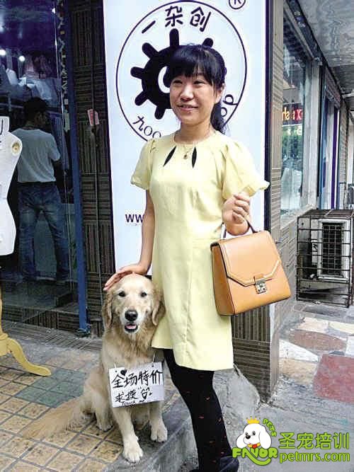 可樂與顧客合照