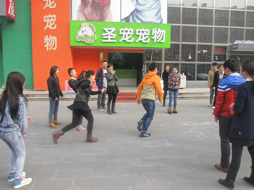 圣寵學(xué)員晨會(huì)游戲“貼人”