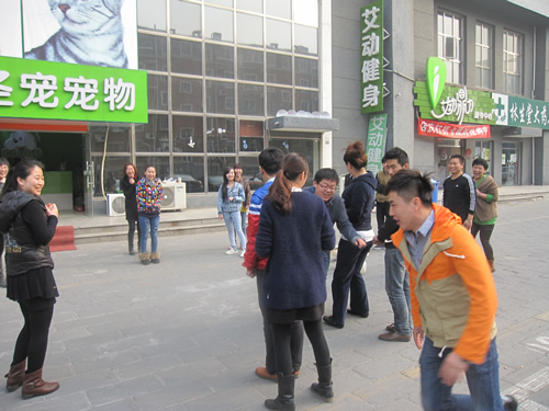 圣寵學(xué)員晨會(huì)游戲“貼人”