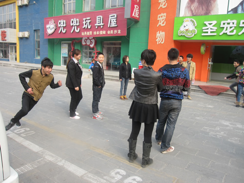 圣寵學(xué)員晨會(huì)游戲“貼人”