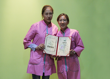 付建偉與老師合影留念