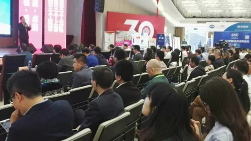 圣寵董事長受邀出席2016寵物企業領袖峰會并主持研討會