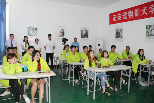 圣寵寵物訓(xùn)犬學(xué)校20期訓(xùn)犬班開學(xué)典禮